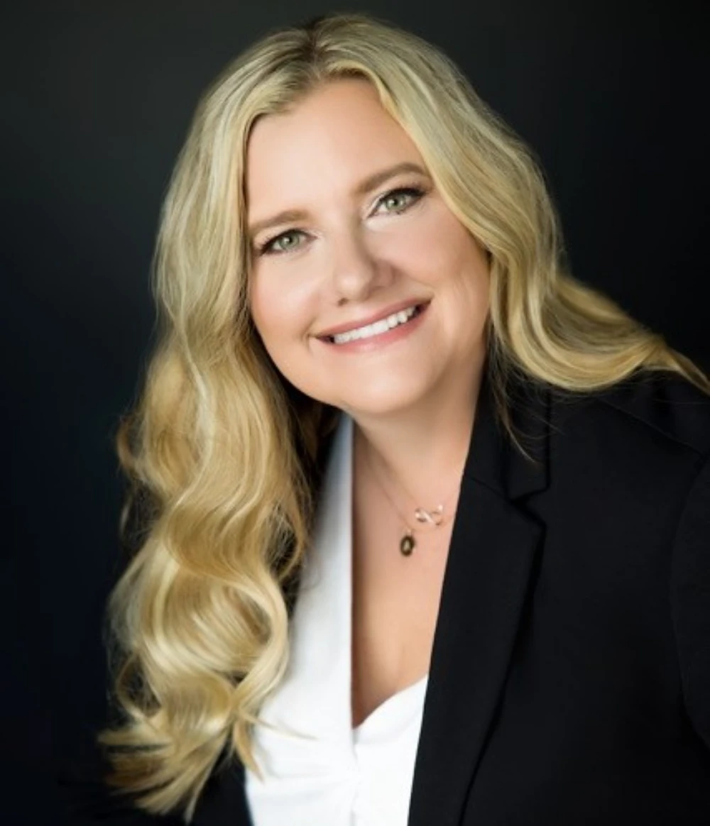 Headshot of Angie Minning